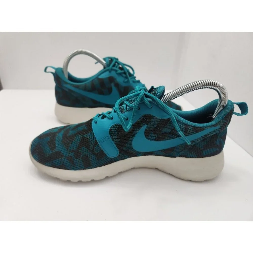 Nike Roshe One Women's 7.5 Teal Green Print Lifestyle Running Sneakers